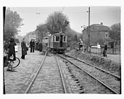 Tram van de NBM te Rhenen (tramlijn Amersfoort - Arnhem) in 1941, na verlegging van het tramspoor na herstel van oorlogsschade uit 1940
