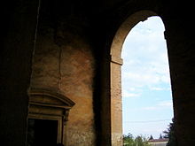 La loggia vista dalla porta principale