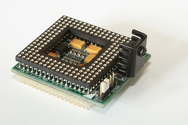 Voltage converter for 80486DX4 processors (5 V to 3.3 V). Note the heat sink on the linear regulator, required to dissipate the wasted power.