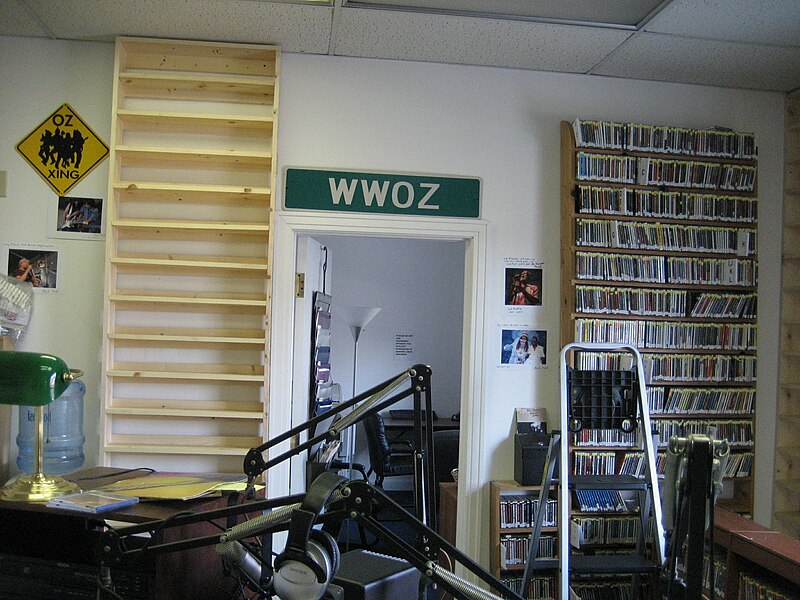 File:WWOZStudio14May07.jpg