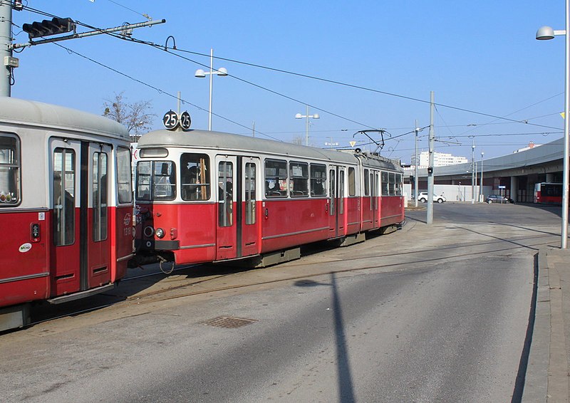 File:Wien-wiener-linien-sl-25-1004022.jpg