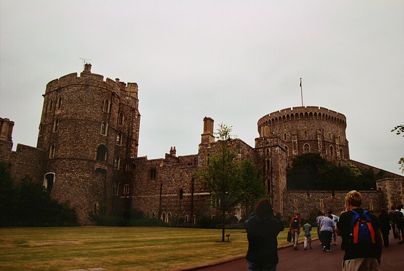 File:Windsor Castle (9816985856).jpg