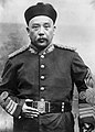 Yuan Shikai (1859-1916), président de la République de Chine de 1912 à 1915, en grand uniforme de généralissime.