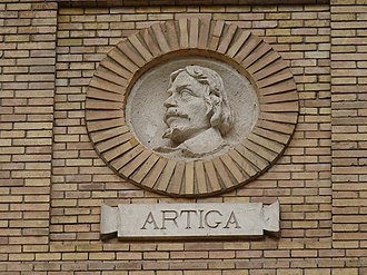 Artiga on the facade of the former Faculty of Medicine in Zaragoza. Zaragoza - Antigua Facultad de Medicina - Medallon - Artiga.jpg