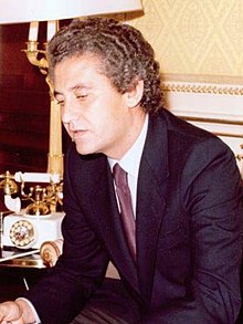 (Rafael Escuredo) Adolfo Suárez recibe al presidente de la Junta preautonómica de Andalucia. Kolam Renang Moncloa. 9 de octubre de 1980 (dipotong).jpg