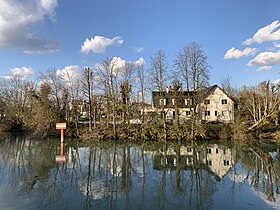 Parte oriental da ilha vista do cais Lucie em Champigny.