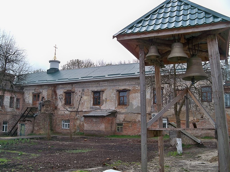 File:Ніжин.Петропавлівська церква.Вид з внутрішнього двору.JPG
