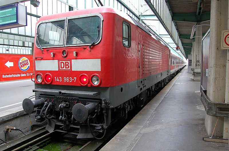 File:143 963-7 Stuttgart Hbf, 2007 (01).JPG