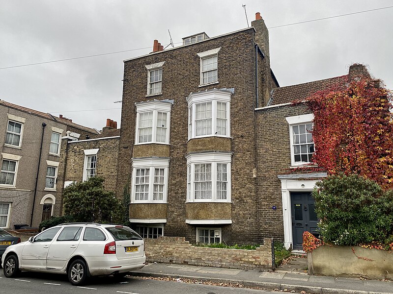 File:17 and 19 Victoria Road, Margate, November 2021.jpg