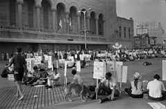 1964 DNC protest.jpg