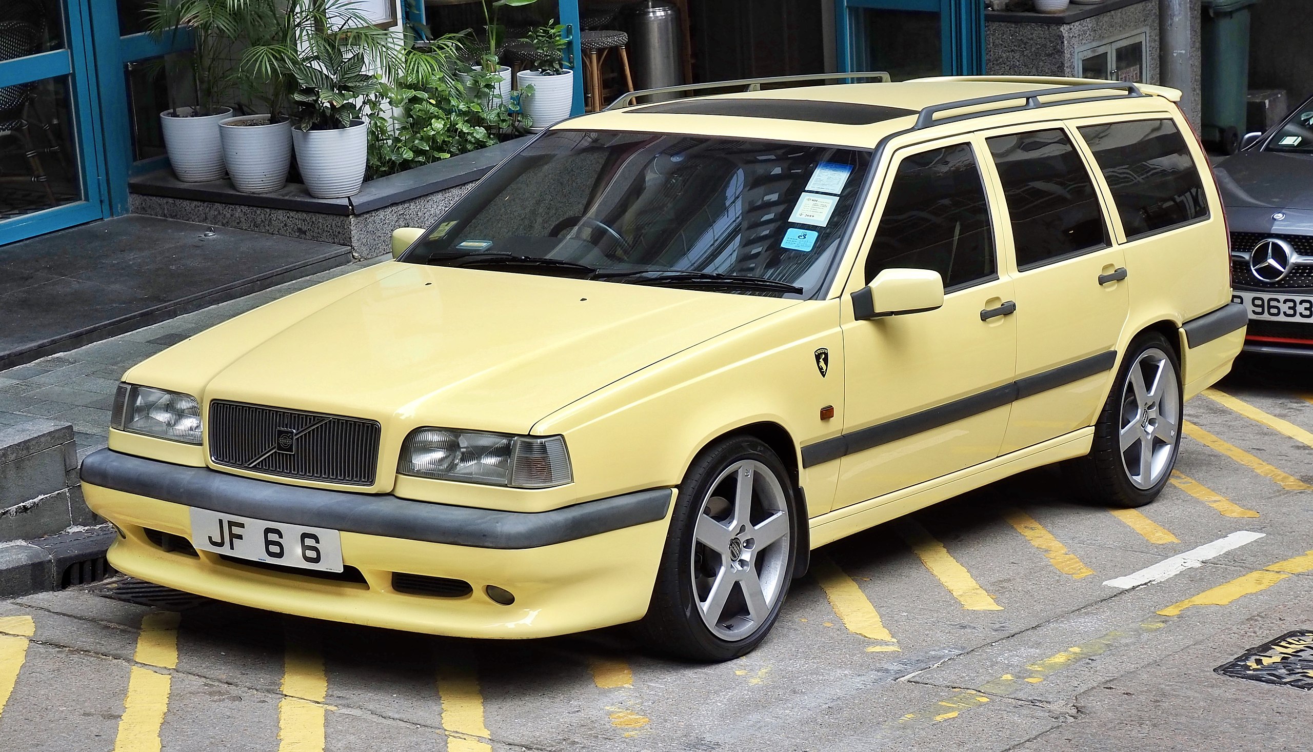 File:1995 Volvo 850 T-5R estate (front).jpg - Wikimedia Commons
