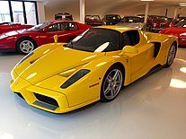 2002 Ferrari Enzo (37977907432) (2).jpg
