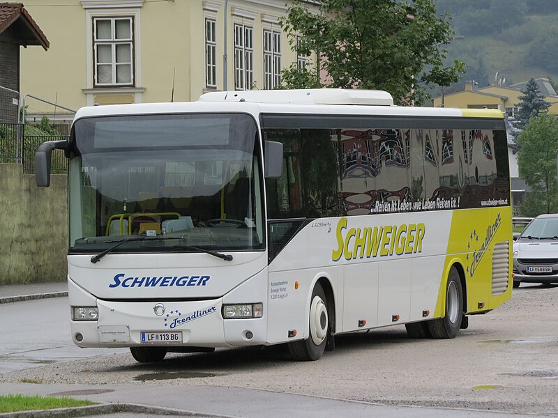 File:2017-09-19 (504) Irisbus Crossway of Schweiger Reisen at Bahnhof Lilienfeld.jpg