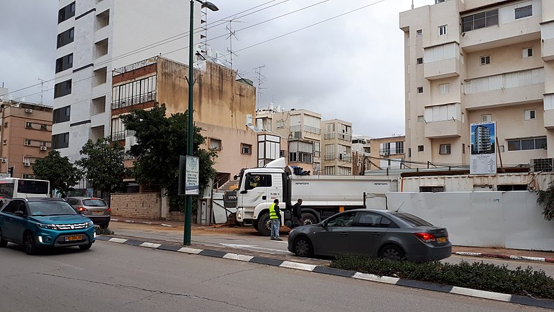 File:20180123-144943-hayarden-street-ramat-gan-2018.jpg