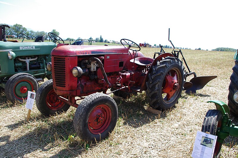 File:3ème Salon des tracteurs anciens - Moulin de Chiblins - 18082013 - Tracteur Case V.A.S. - 1950 - gauche.jpg