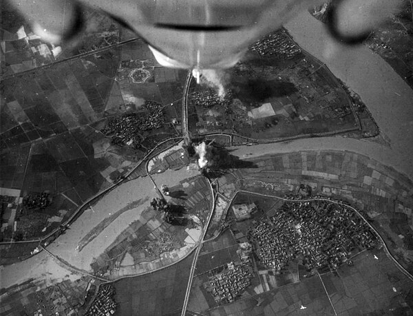 A-4E Skyhawks attacking Phuong Dinh bridge in 1967