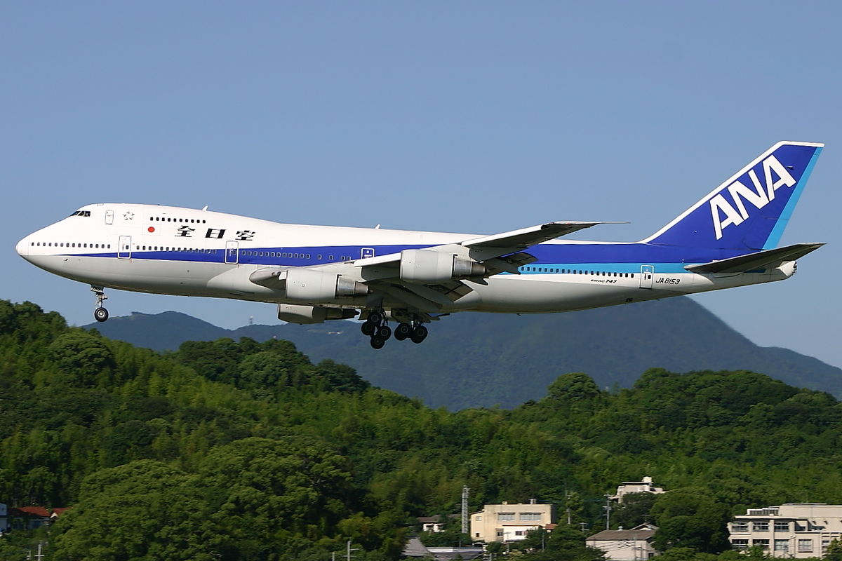 File:ANA-Boeing 747SR-81-JA8153-Fukuoka airport-20040613-163216 