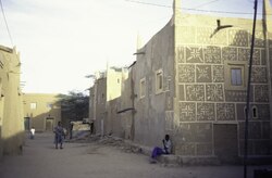 House dem build for 1959 insyd. Dem take de photo for Agadez, Niger insyd (1997)