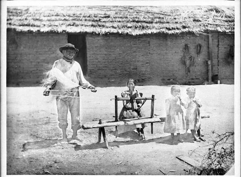 File:Agua Caliente Indian man, Simon Cibinoat, spinning Yucca fiber into yarn, 1903 (CHS-3831).jpg