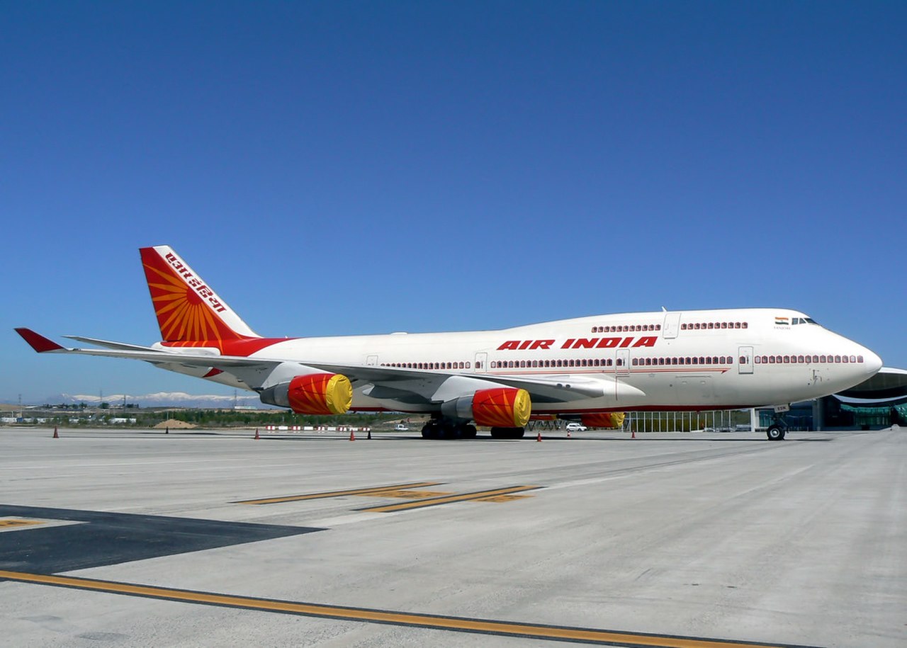 Flight india. Эйр Индия авиакомпания. Эйр Индия самолет. Boeing 747 Air India. Boeing 747 Air India экипаж.