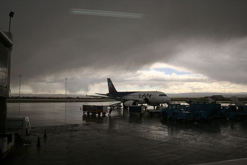 File:AirportLaPaz.jpg