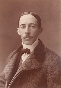 Alberto Santos-Dumont photographié par l'atelier Nadar vers 1890.
 (définition réelle 2 362 × 3 388)