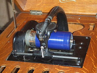 Close-up of the mechanism of an Amberola, manufactured circa 1915 Amberola close-up.jpg