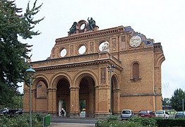 Anhalter Bahnhof 2005. The surviving central portion of the façade.
