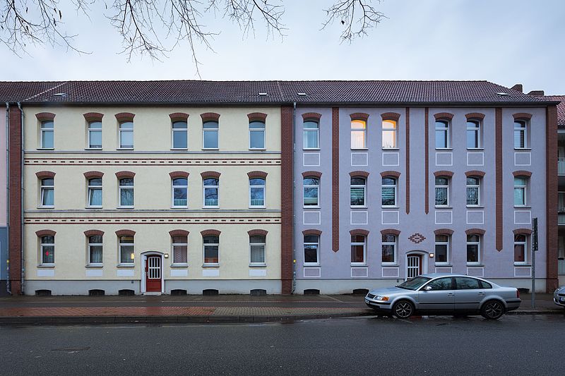 File:Apartment houses Am Mittelfelde 86 88 Mittelfeld Hannover Germany.jpg