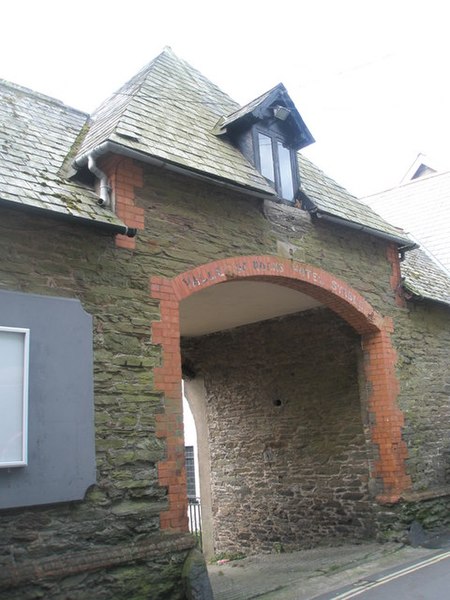 File:Arch leading to the former stables at The Valley of the Rocks Hotel - geograph.org.uk - 938453.jpg