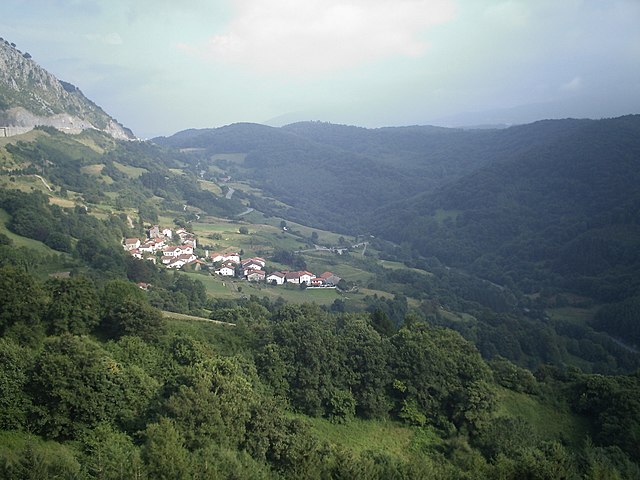 Anvista do lugar d'Azpirotz en o termin municipal de Larraun