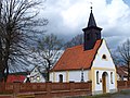 Čeština: Bílenice, okres Klatovy, kaple kříž a socha sv. Jana Nepomuckého na návsi, od západu This file was created as a part of the photographic program of Wikimedia Czech Republic. Project: Fotíme Česko The program supports Wikimedia Commons photographers in the Czech Republic.