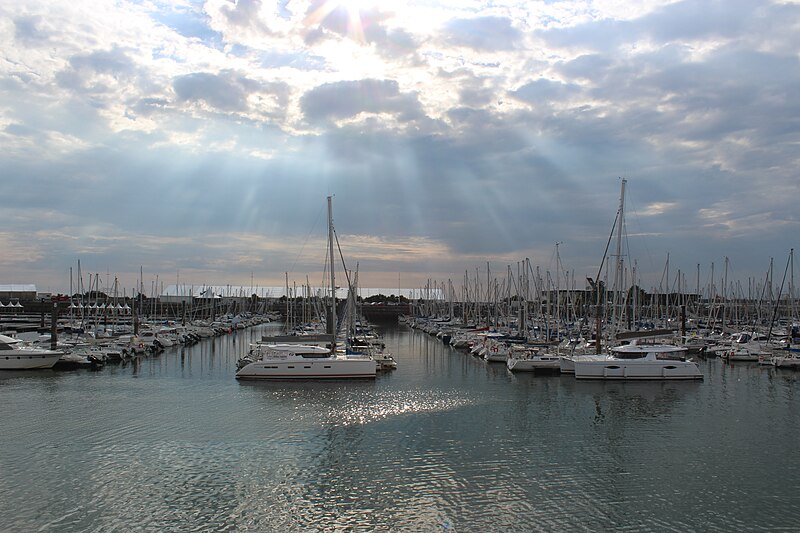 File:Bassins des Minimes - Port de Plaisance de La Rochelle -.JPG