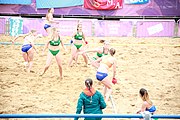 Deutsch: Beachhandball bei den Olympischen Jugendspielen 2018; Tag 6, 12. Oktober 2018; Mädchen, Hauptrundenspiel – Ungarn-Niederlande 2:1 English: Beach handball at the 2018 Summer Youth Olympics at 12 October 2018 – Girls Main Round – Hungary-Netherlands 2:1