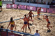 Deutsch: Beachhandball bei den Olympischen Jugendspielen 2018; Tag 3, 10. Oktober 2018; Mädchen, Vorrunde, Gruppe B - Niederlande-Argentinien 2:0 English: Beach handball at the 2018 Summer Youth Olympics at 10 October 2018 – Girls Preliminary Round Group B‎ – Netherlands-Argentina 2:0