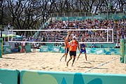 Deutsch: Beachvolleyball bei den Olympischen Jugendspielen 2018; Tag 11, 17. Oktober 2018; Jungen,Finale – Niederlande (Matthew Immers/Yorick de Groot)-Schweden (David Åhman/Jonatan Hellvig) 0:2 (20–22/15–21) English: Beach volleyball at the 2018 Summer Youth Olympics at 17 October 2018 – Final – Netherlands (Matthew Immers/Yorick de Groot)-Sweden (David Åhman/Jonatan Hellvig) 0:2 (20–22/15–21)