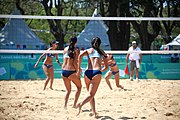 Deutsch: Beachvolleyball bei den Olympischen Jugendspielen 2018; Tag 8, 14. Oktober 2018; Mädchen, Achtelfinale – Mexiko-China 0:2 (15–21/16–21) English: Beach volleyball at the 2018 Summer Youth Olympics at 14 October 2018 – Girls Round of 16 – Mexico-China 0:2 (15–21/16–21)