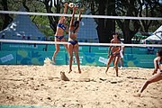 Deutsch: Beachvolleyball bei den Olympischen Jugendspielen 2018; Tag 8, 14. Oktober 2018; Mädchen, Achtelfinale – Mexiko-China 0:2 (15–21/16–21) English: Beach volleyball at the 2018 Summer Youth Olympics at 14 October 2018 – Girls Round of 16 – Mexico-China 0:2 (15–21/16–21)