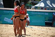 Deutsch: Beachvolleyball bei den Olympischen Jugendspielen 2018; Tag 8, 14. Oktober 2018; Mädchen, Achtelfinale – USA-Peru 2:0 (21–19/21–12) English: Beach volleyball at the 2018 Summer Youth Olympics at 14 October 2018 – Girls Round of 16 – USA-Peru 2:0 (21–19/21–12)