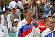 Deutsch: Beachvolleyball bei den Olympischen Jugendspielen 2018; Tag 11, 17. Oktober 2018; Mädchen, Medaillenzeremonie - Gold: Russland (Maria Woronina & Maria Botscharow), Silber: Italien (Claudia Scampoli & Nicol Bertozzi), Bronze: Norwegen (Emilie Olimstad & Frida Berntsen) English: Beach volleyball at the 2018 Summer Youth Olympics at 17 October 2018 – Girls Victory ceremony - Gold: Russia (Maria Voronina & Maria Bocharov), Silber: Italy (Claudia Scampoli & Nicol Bertozzi), Bronze: Norway (Emilie Olimstad & Frida Berntsen)