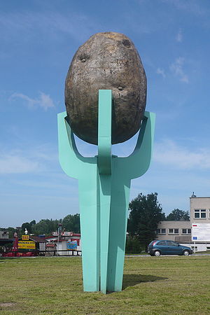 Biesiekierz Potato monument 2008-07.jpg
