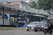 Bis Transjakarta melewati halte Bundaran Senayan Jakarta.jpg