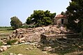 Platform van de tempel van Artemis met de kerk van Hagios Georgios