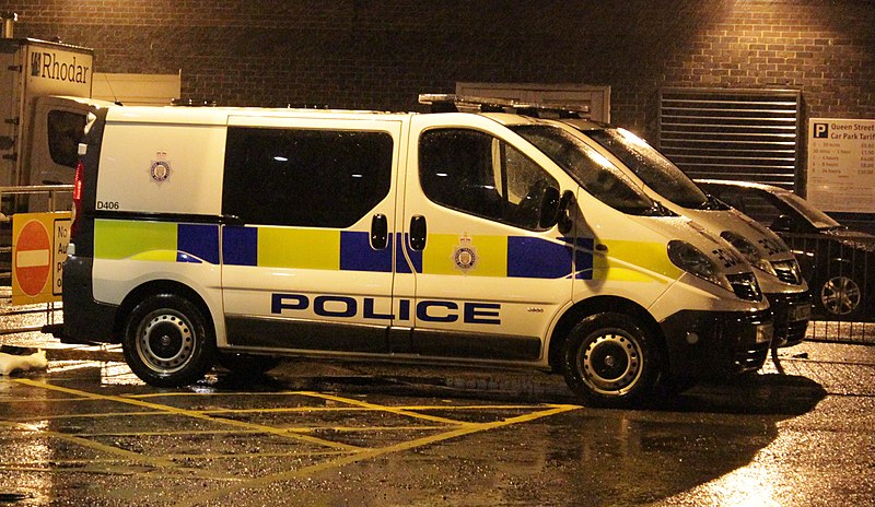 File:British Transport Police Vauxhall Vivaro (16063242684).jpg