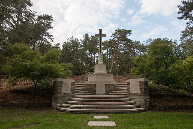 Nederlands: Militaire Begraafplaats in Kasterlee English: Military Cemetery in Kasterlee Author: Sally V