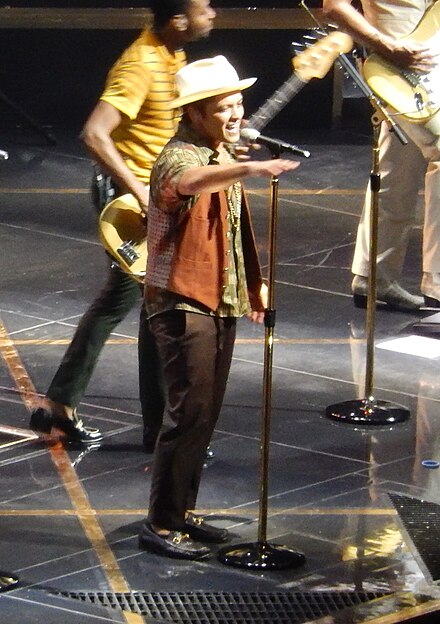 Bruno Mars performing at Madison Square Garden Bruno Mars in his Moonshine Jungle Tour at Madison Square Garden.jpg
