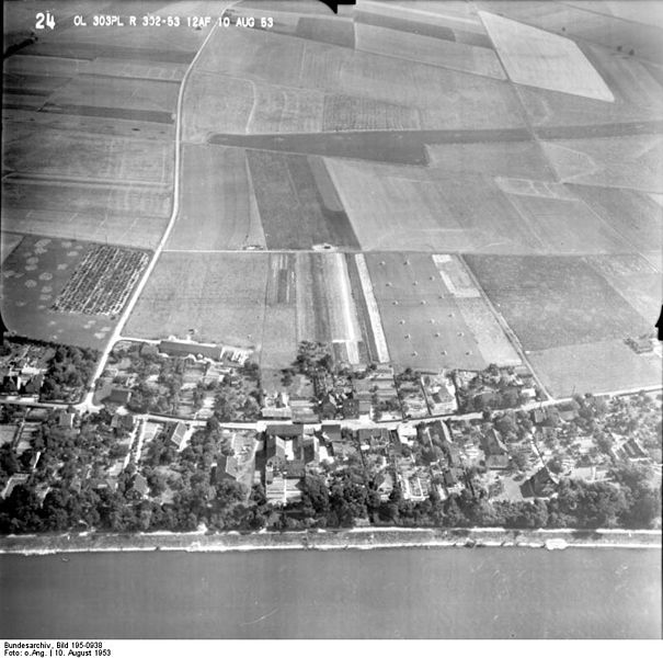 File:Bundesarchiv Bild 195-0938, Rheinbefliegung, Bockum.jpg