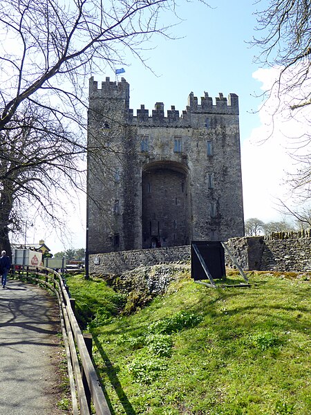 File:Bunratty Castle - geograph.org.uk - 5738167.jpg