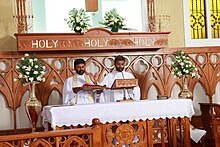 Church altar CSI Immanuel Church , Broadway.JPG