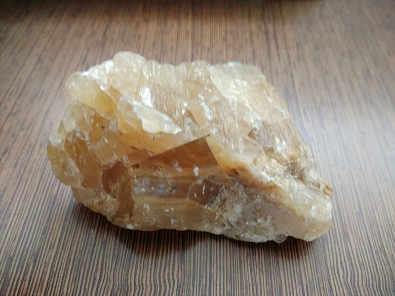 File:Calcite1 brownish white.jpg